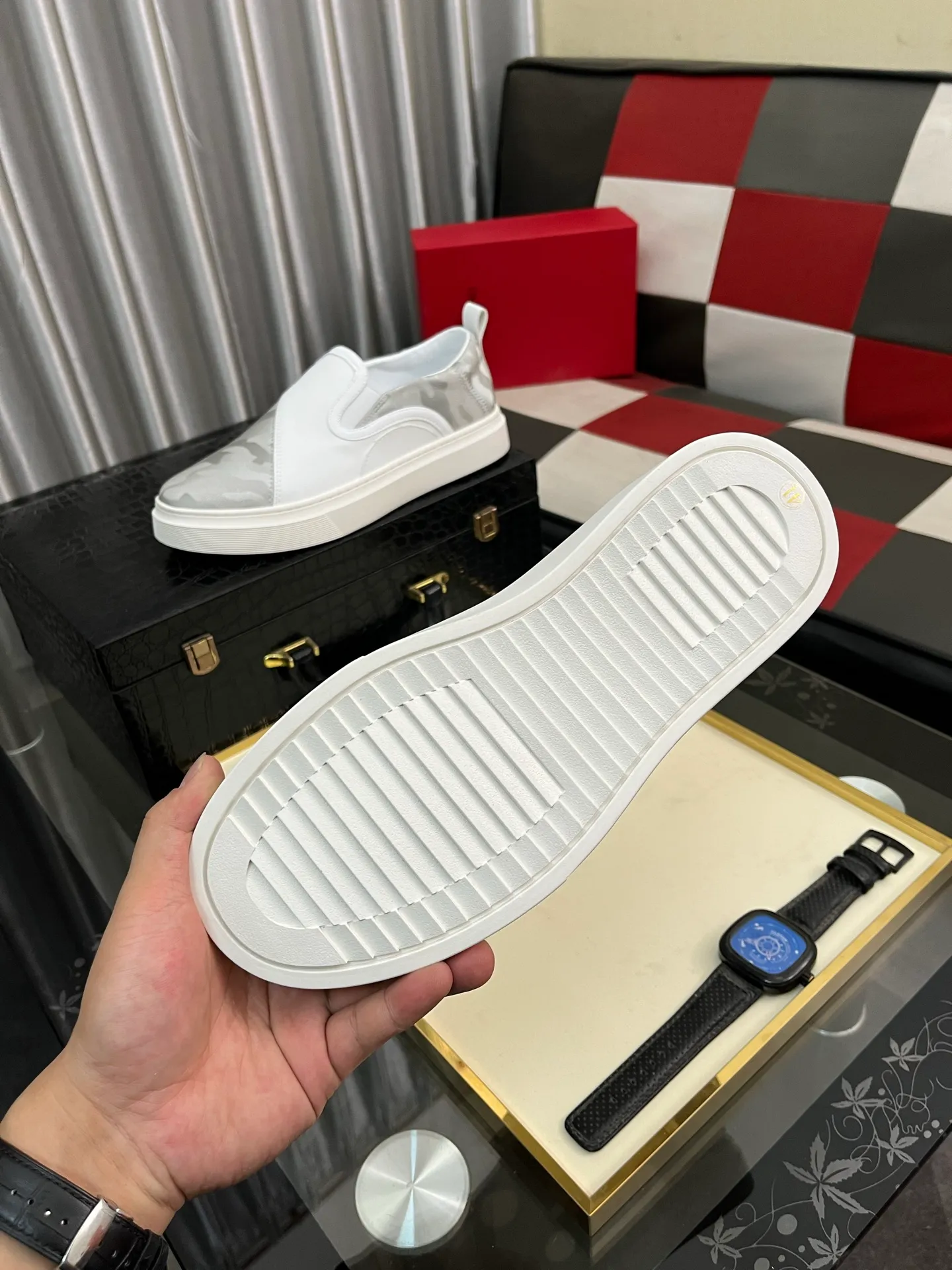 Men's shoes 💰420⌚️⌚️ VALENTINO Valentino's 2024 SS spring and summer new hot casual sports shoes, imported elastic fabric upper ➕The heel is Warren's exclusive rivet shape. The whole is very representative, the combination outsole is really easy to wear and very comfortable on the foot~, classic, comfortable and versatile! Size: 38-443️⃣Colors available